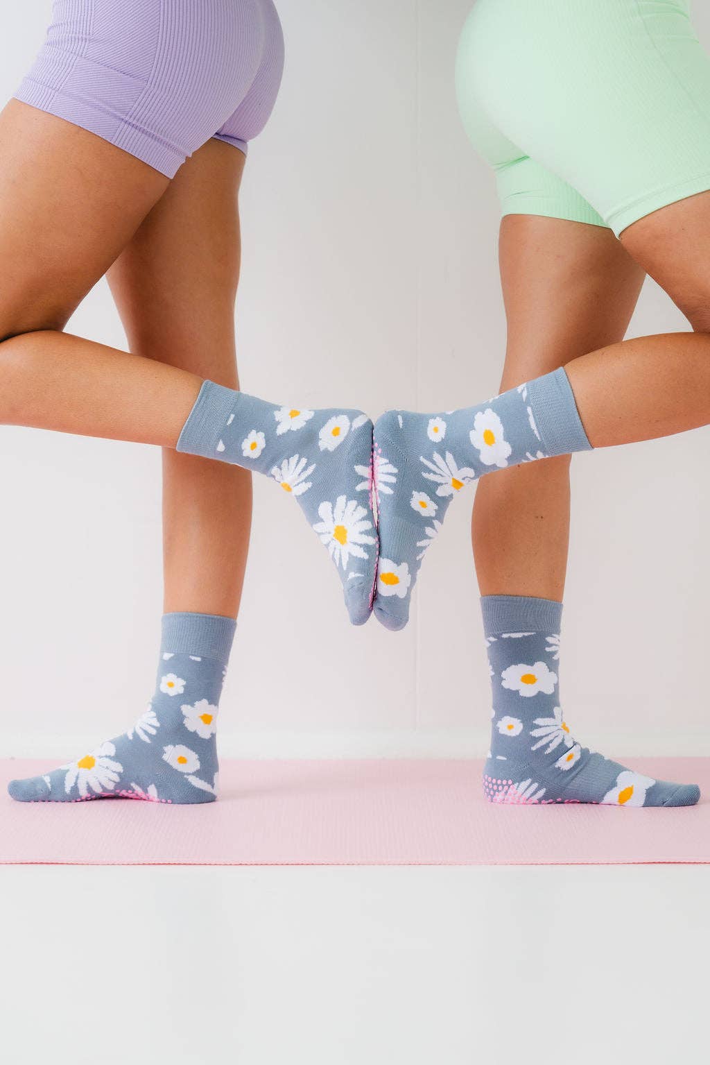 Grippy GRIPPY Daisy Crew Grippy Sock: S/M - Up to size 8 women's AU sizing