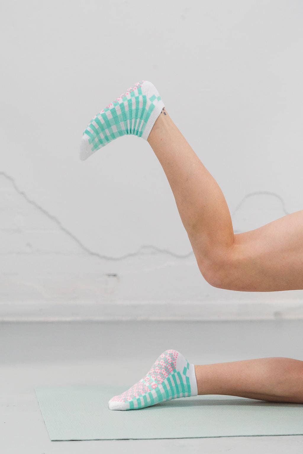 Grippy GRIPPY Gingham Ankle Grippy Socks: Green / S/M - Up to size 8 women's AU sizing