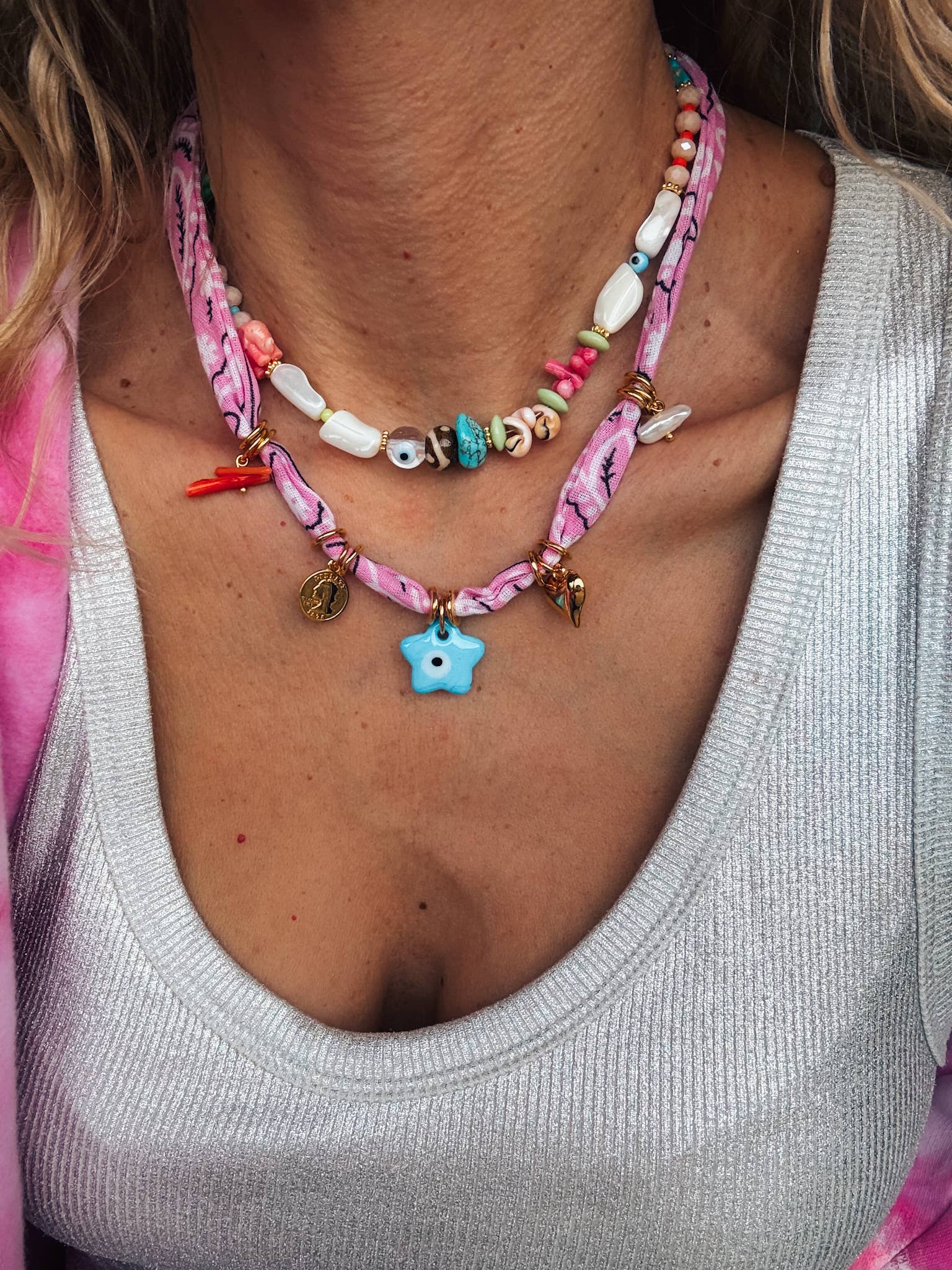 Goupi Goupi - Bohemian pink bandana scarf and colorful beaded necklaces: Beaded necklace