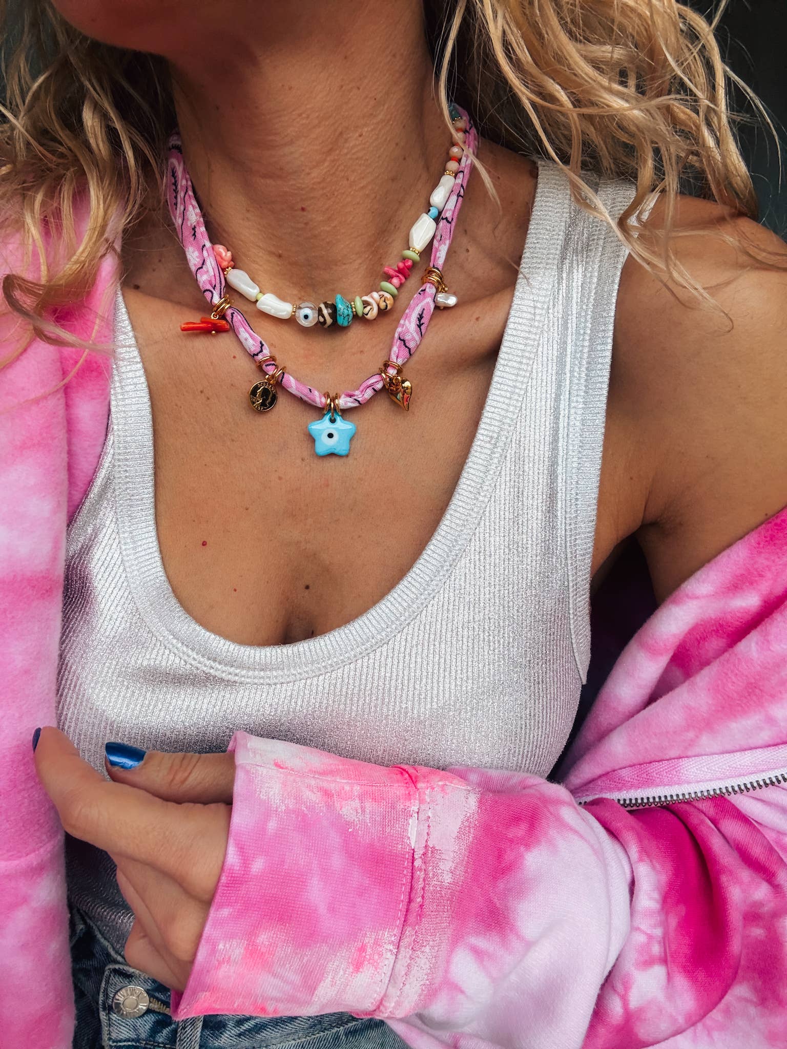 Goupi Goupi - Bohemian pink bandana scarf and colorful beaded necklaces: Pink bandana