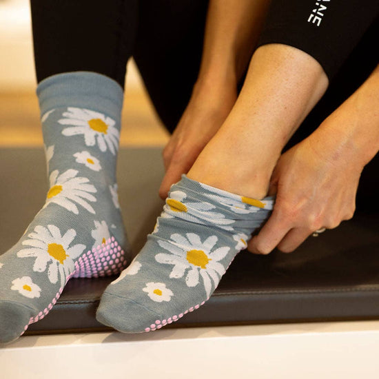 Grippy GRIPPY Daisy Crew Grippy Sock: M/L - From 8.5 to 10 women's AU sizing