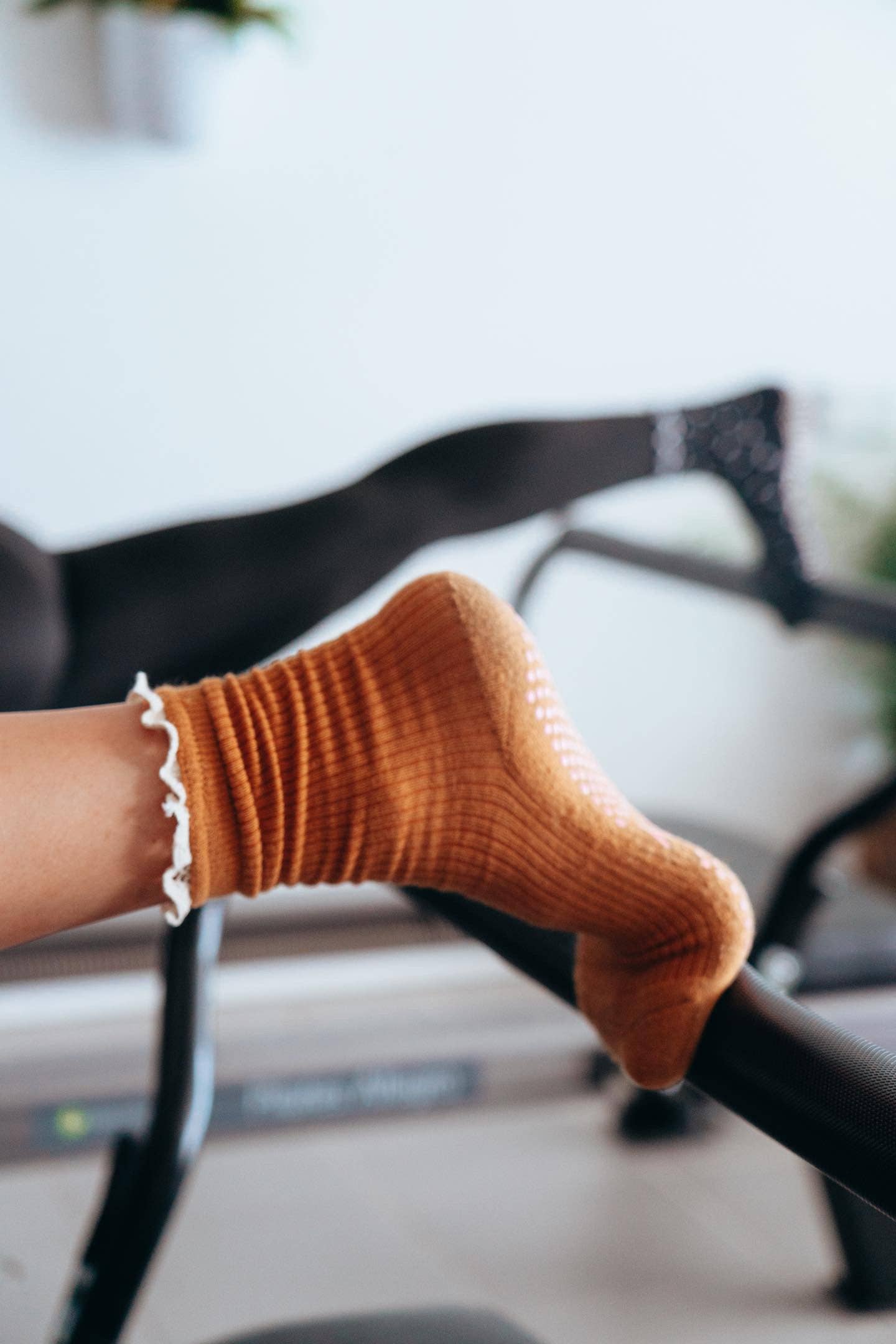 Grippy GRIPPY Frill Crew Grippy Socks: Rust / XS - Size 5 to 6 women's AU sizing