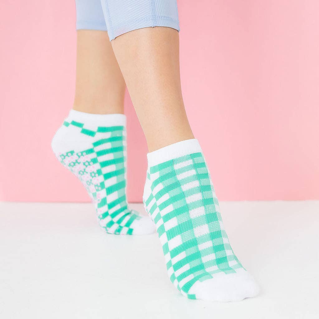 Grippy GRIPPY Gingham Ankle Grippy Socks: Green / M/L - Size 8.5 to 10 women's AU sizing