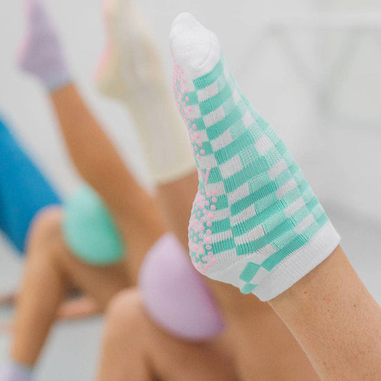 Grippy GRIPPY Gingham Ankle Grippy Socks: Green / S/M - Up to size 8 women's AU sizing