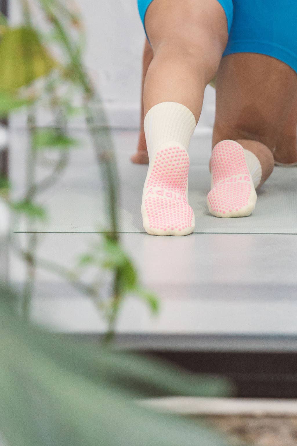 Grippy GRIPPY Sidestripe Crew Grippy Socks: Butter / S/M - Up to size 8 women's AU sizing