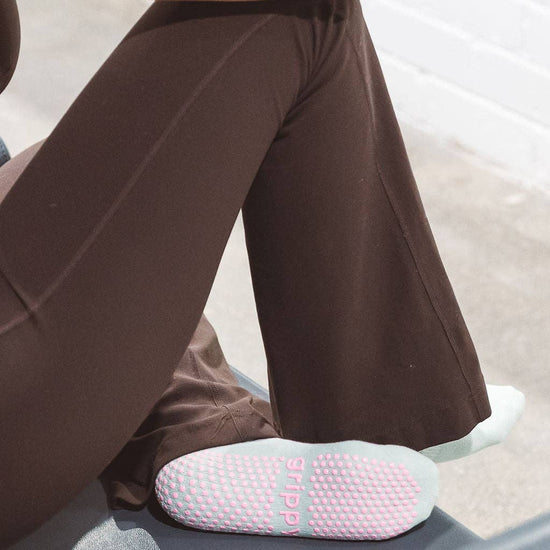 Grippy Grippy - Ankle Frill: Peach + Blue Frill / M/L - Size 8.5 to 10 women's AU