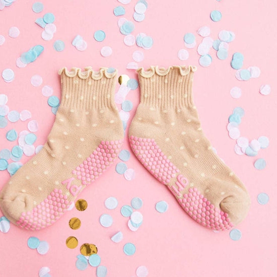 Grippy Grippy - Dotty: Beige / M/L - Size 8.5 to 10 women's AU