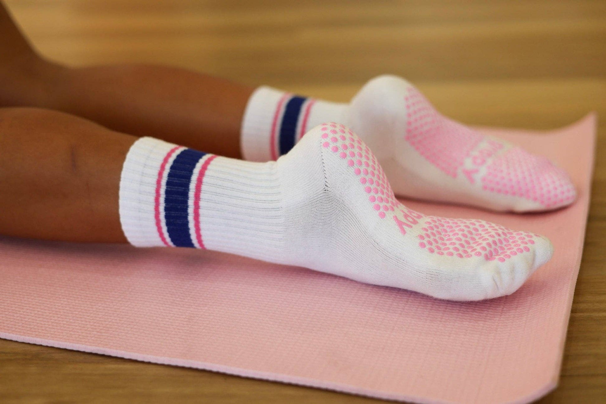 Grippy Grippy - Sports Stripe: Navy + Pink / M/L - Size 8.5 to 10.5 women's AU