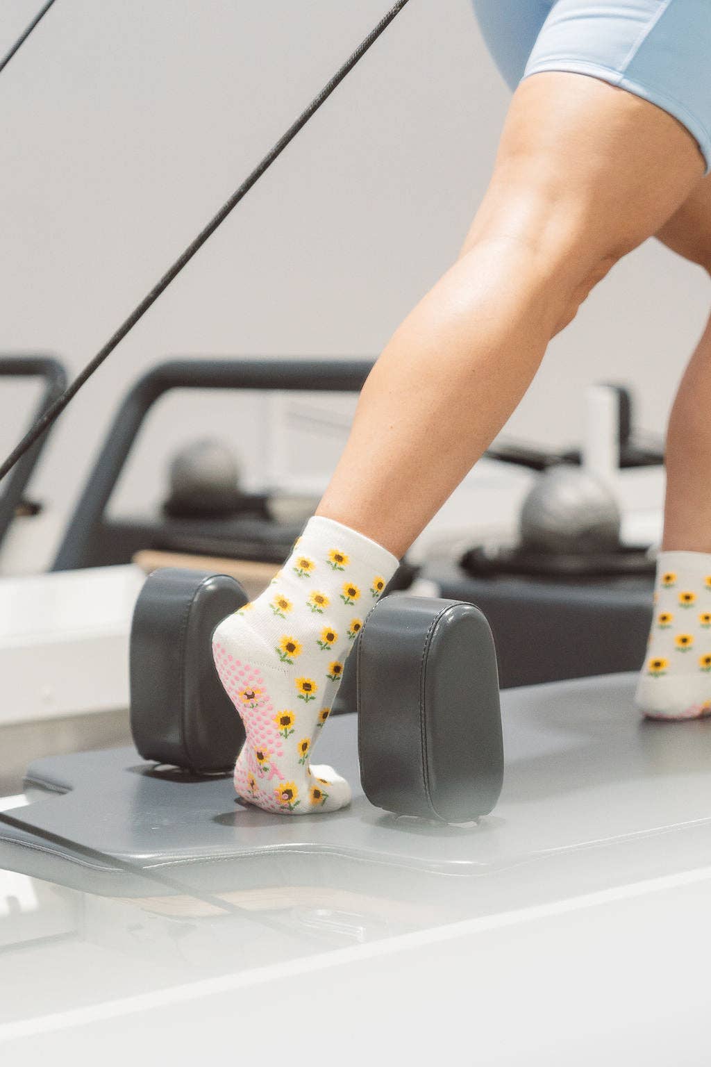 Grippy Grippy - Sunflower: M/L - Size 8.5 to 10 women's AU sizing