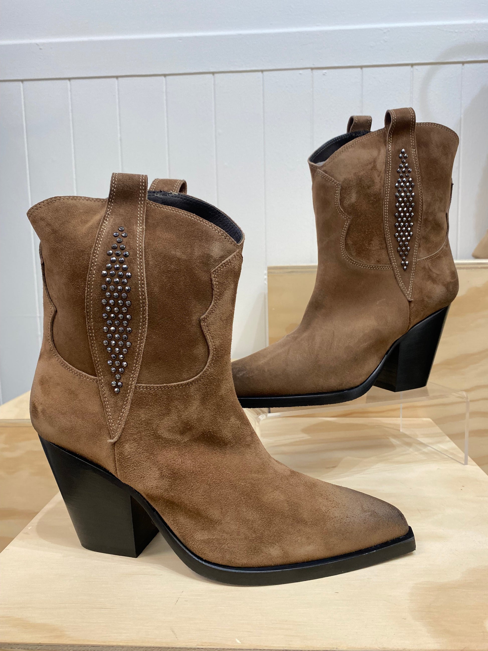 Laura Bellariva LAURA BELLARIVA Cuban Heel Suede Boot