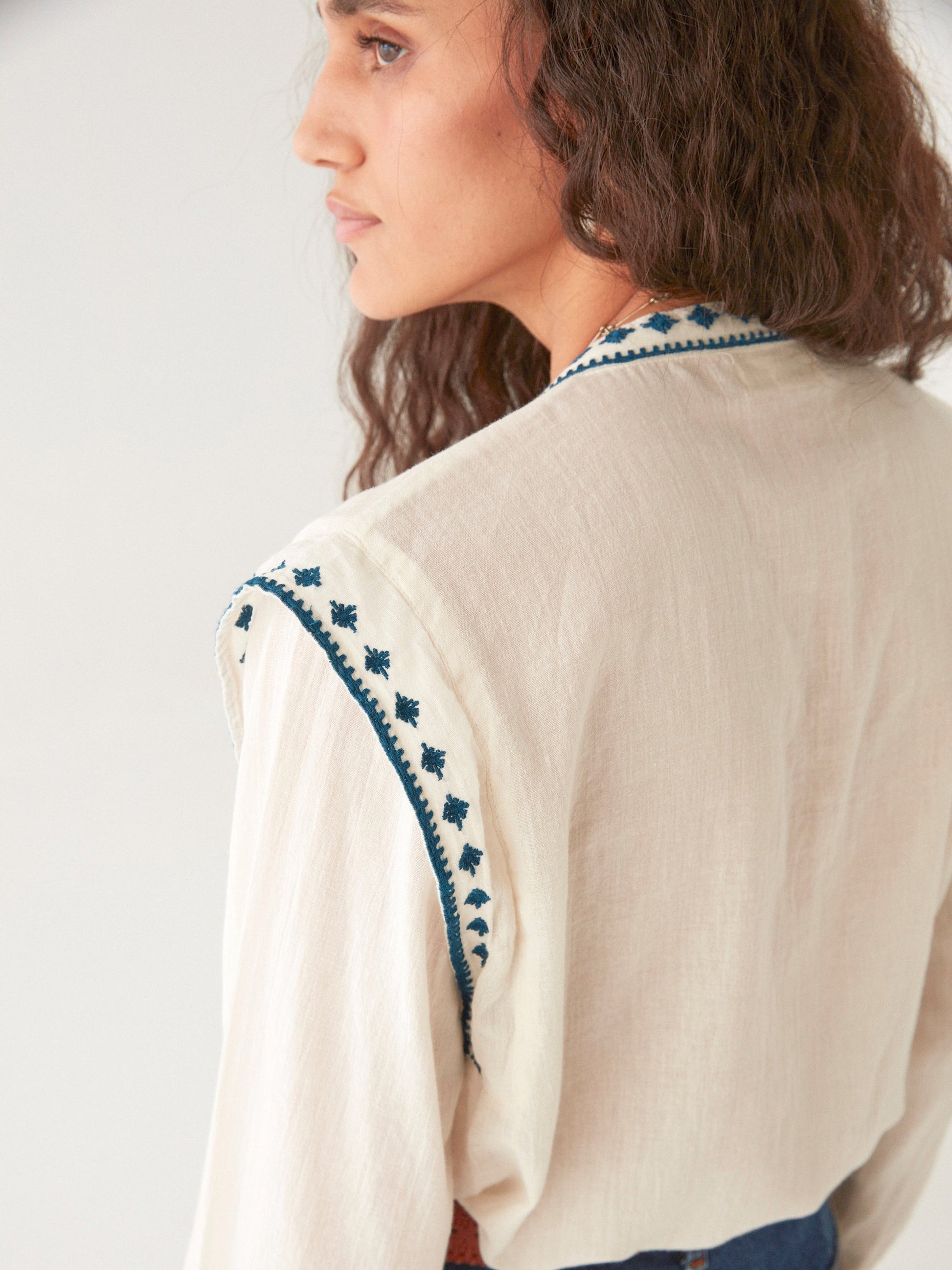 MAISON HOTEL MAISON HOTEL Philippa Blouse