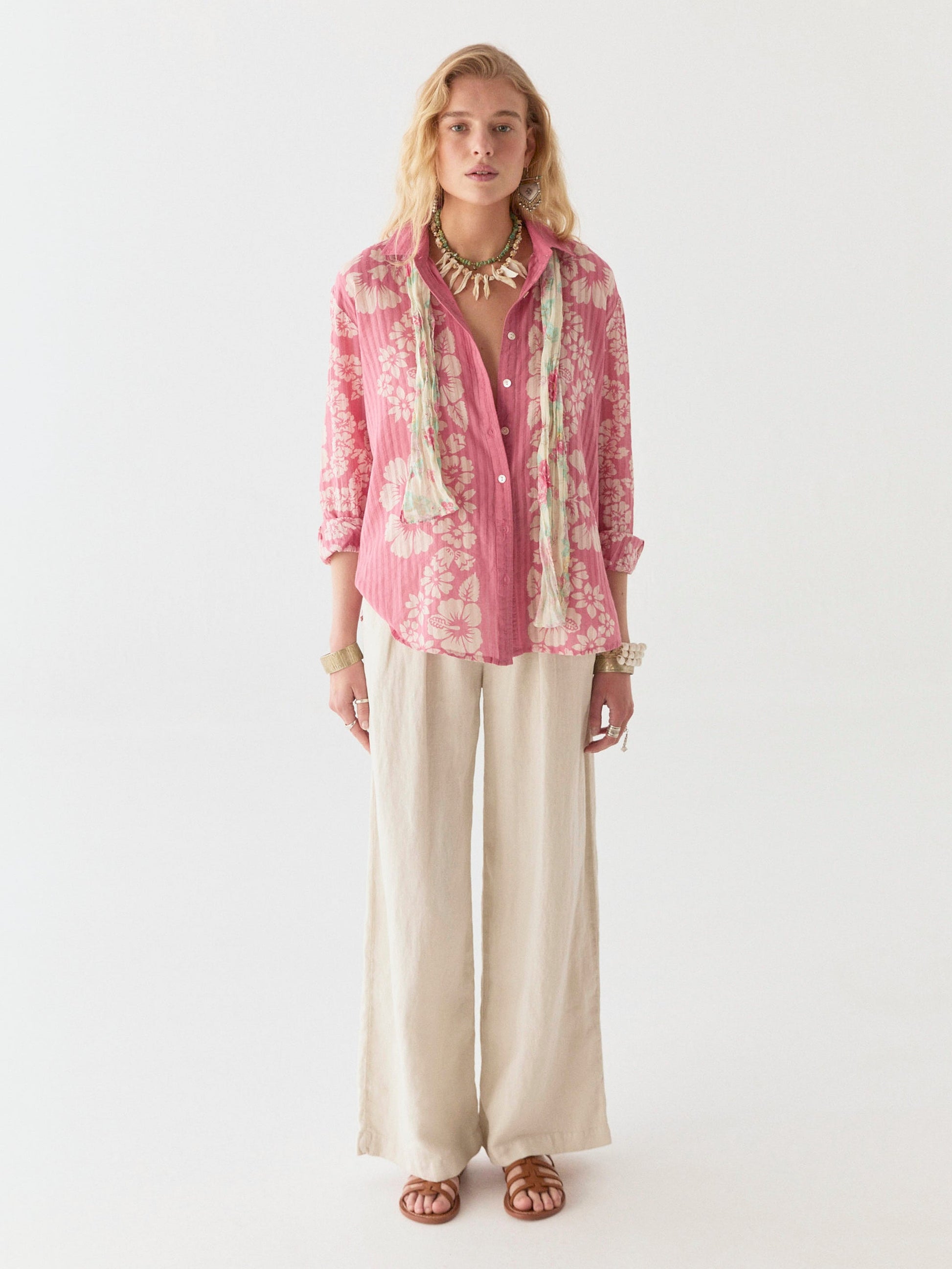 MAISON HOTEL MAISON HOTEL Rusty Blouse