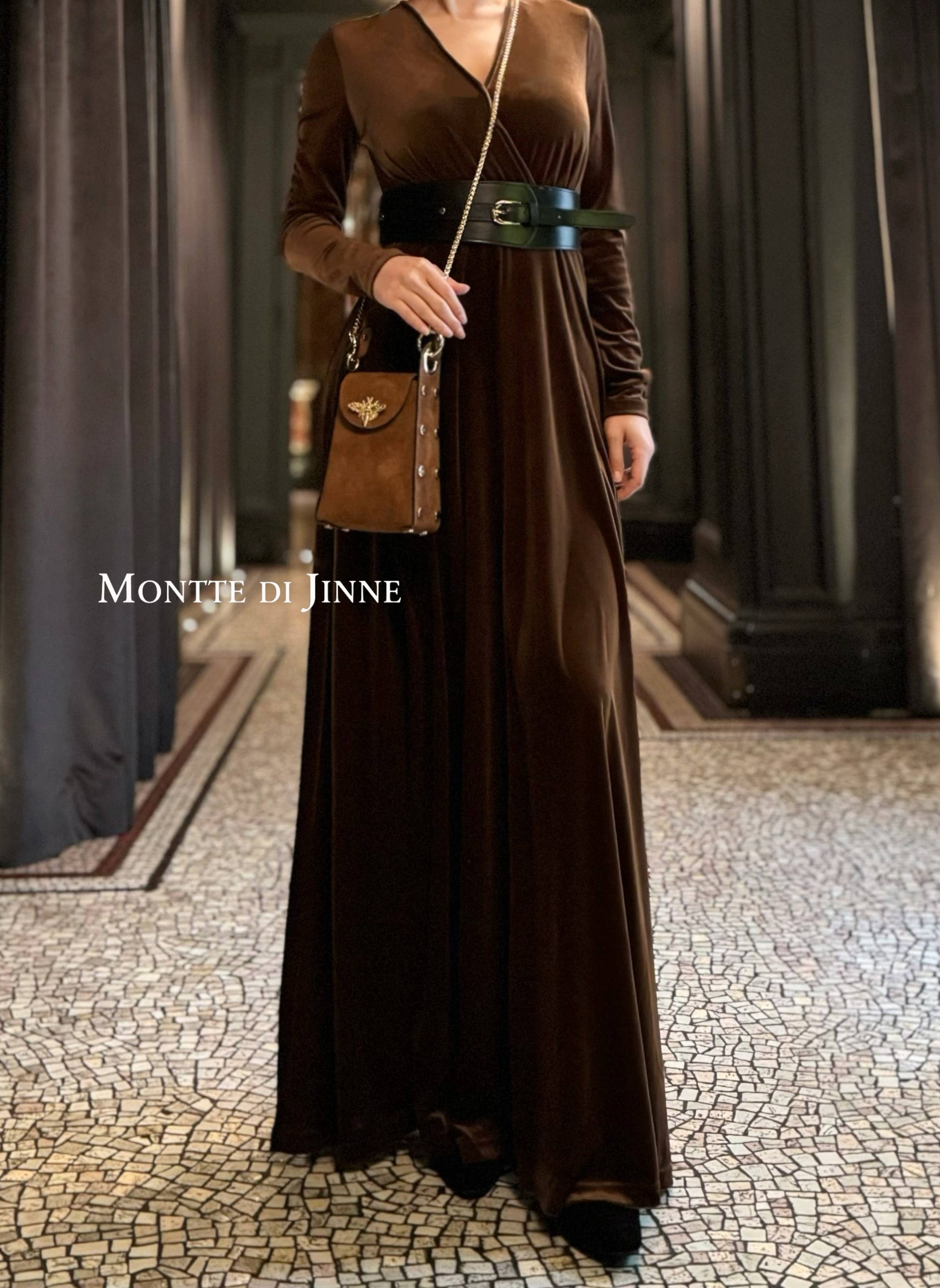 MONTTE DI JINNE MONTTE DI JINNE - Italian Premium Suede Bee SmallBox Crossbody Bag: DARK TAN
